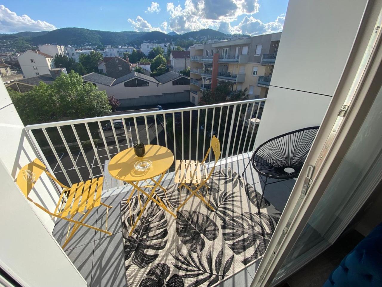 Appartement T2 Avec Parking, Loggia, Vue Puy De Dome
