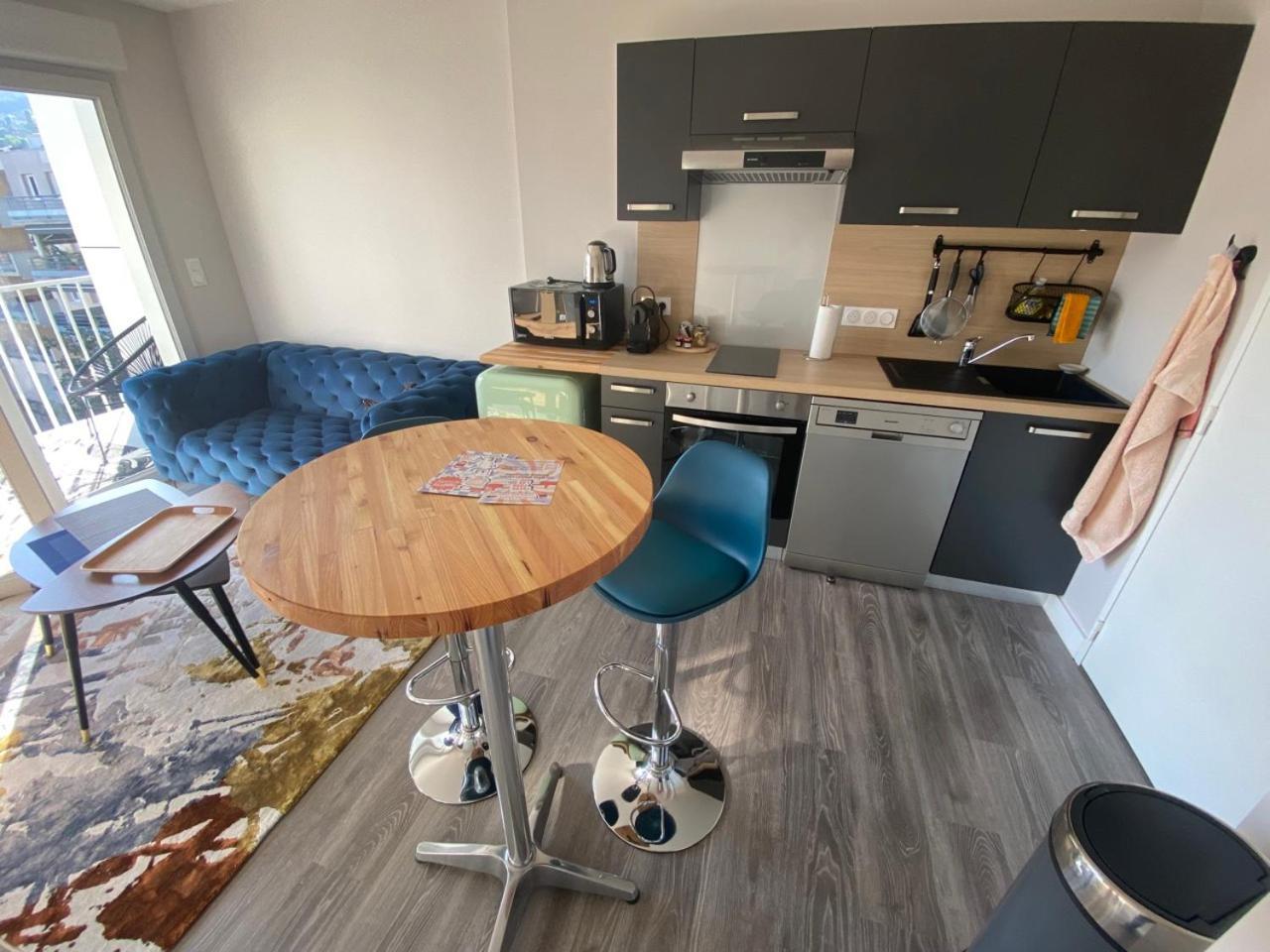 T2 Avec Parking, Loggia, Vue Puy De Dome Appartement