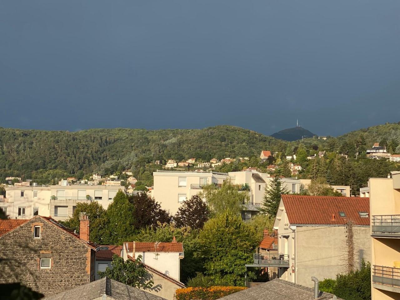 T2 Avec Parking, Loggia, Vue Puy De Dome Appartement