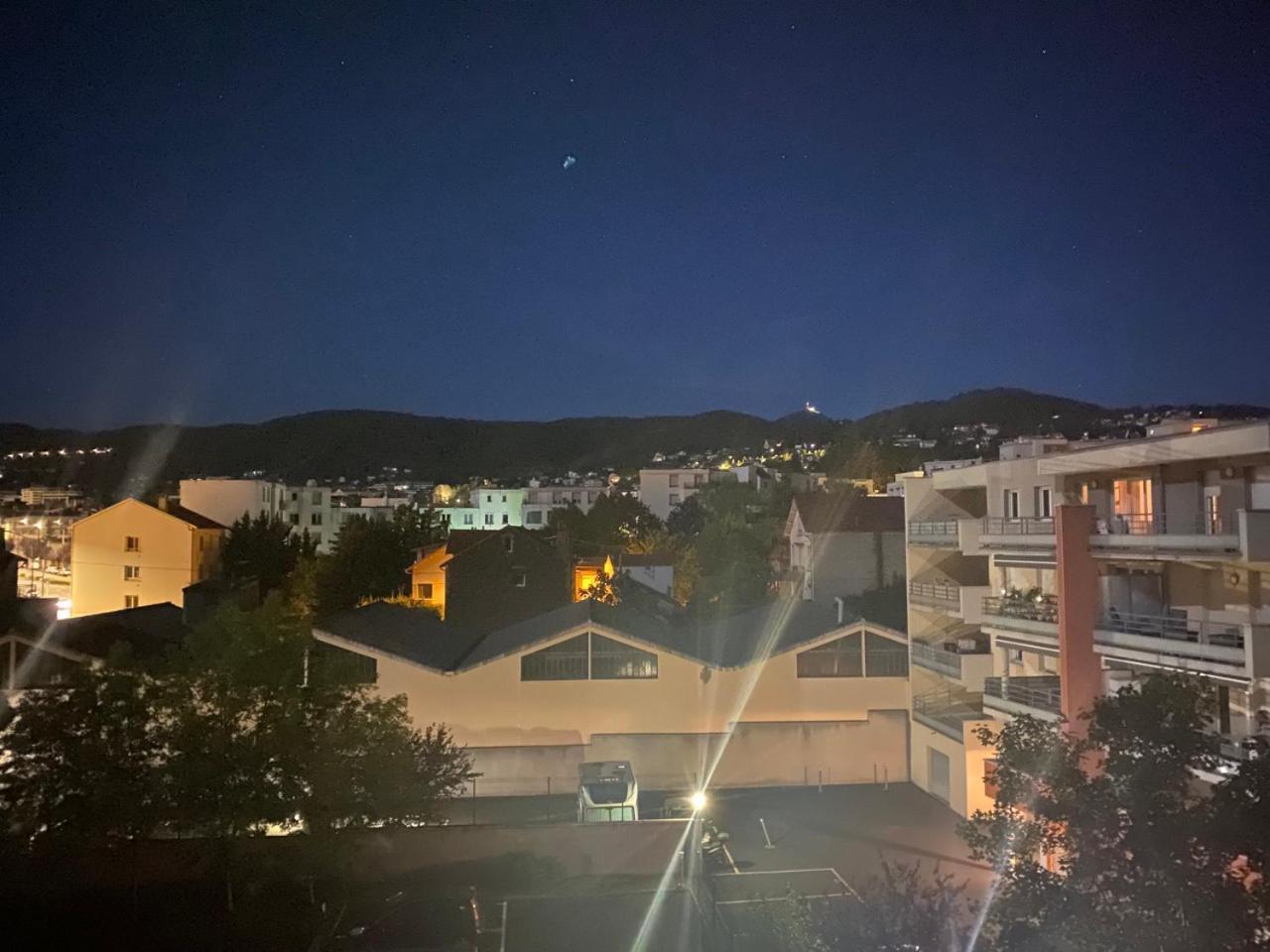 T2 Avec Parking, Loggia, Vue Puy De Dome Appartement