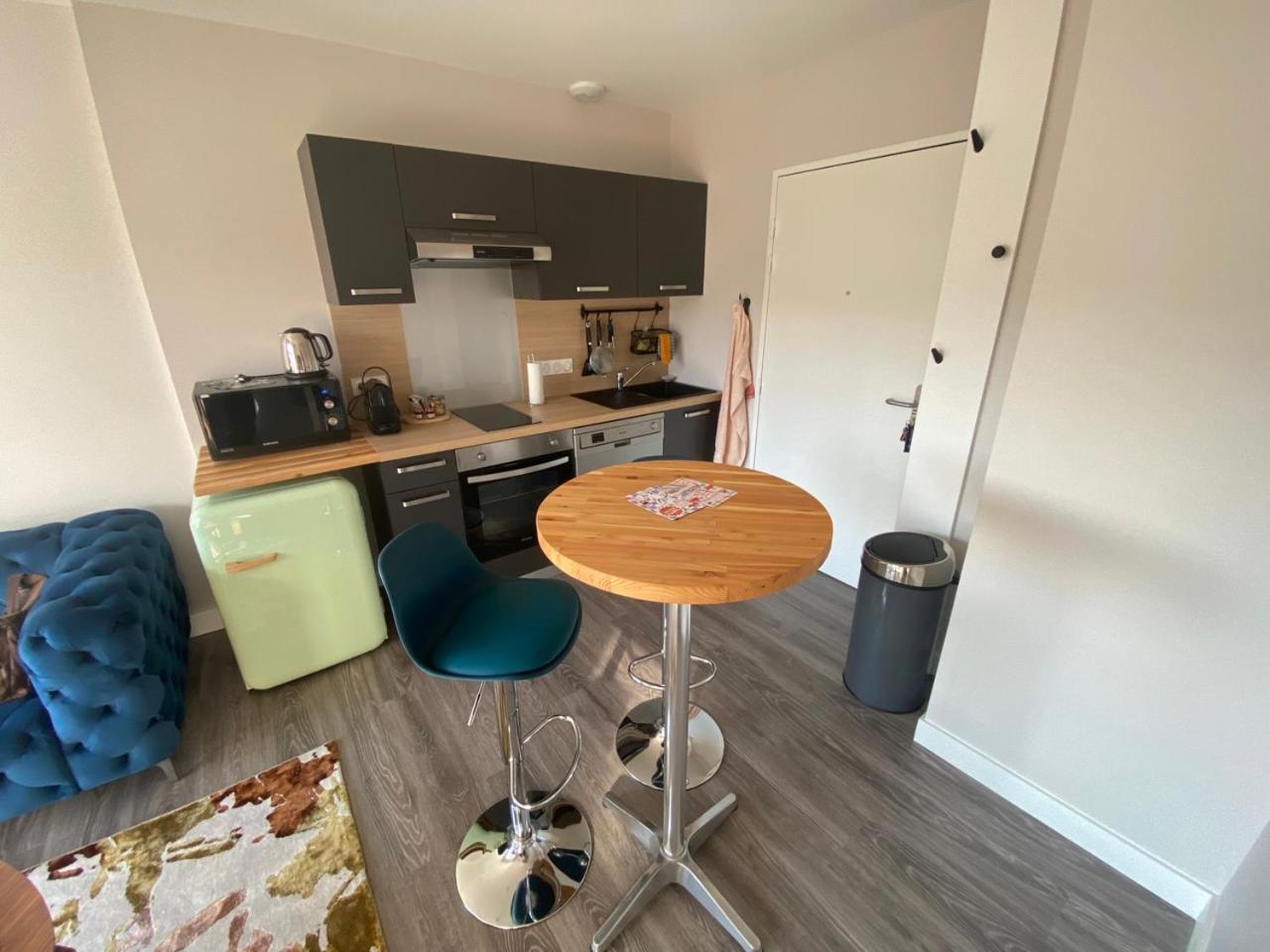 Appartement T2 Avec Parking, Loggia, Vue Puy De Dome